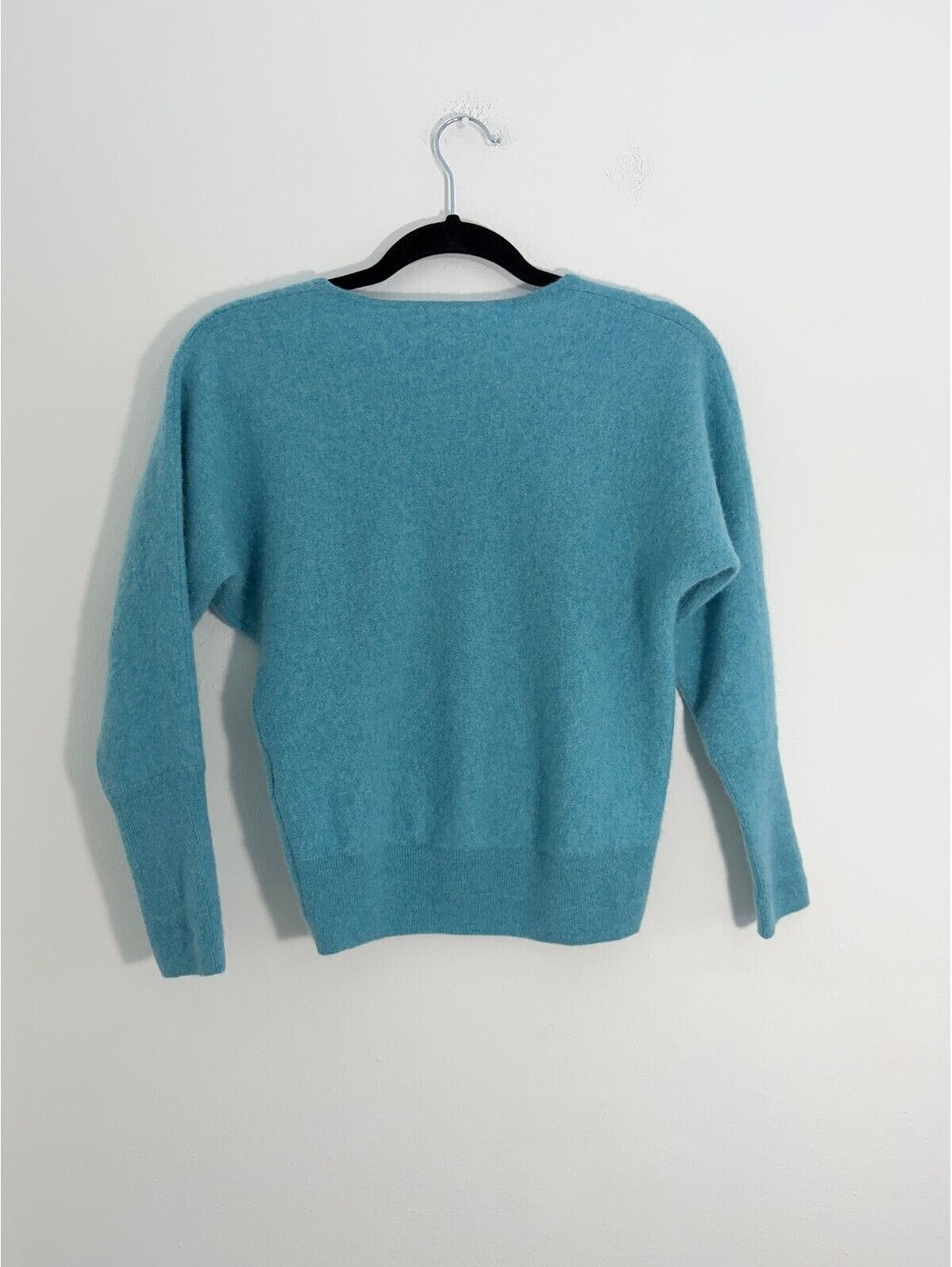 Tahari 100% Cashmere V Neck Sweater Blue Tagged L Fits XS S - Picture 4 of 8